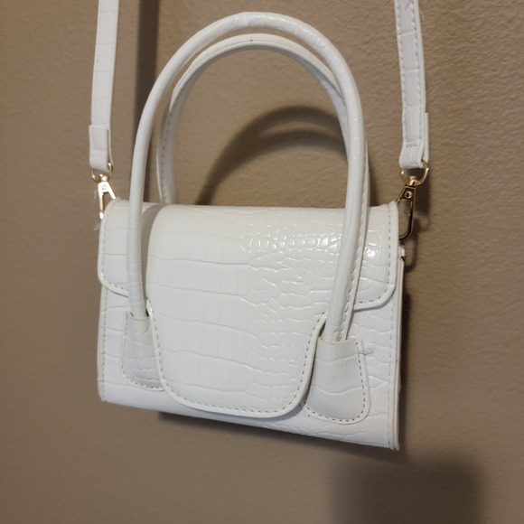 Windsor White Cross Body Sholder Strapp White Purse - Picture 2 of 6